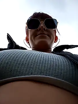 Snapshot of Hairydoll_ chatting on October 28, 1:36 pm Hairydoll online show from October 28, 1:36 pm