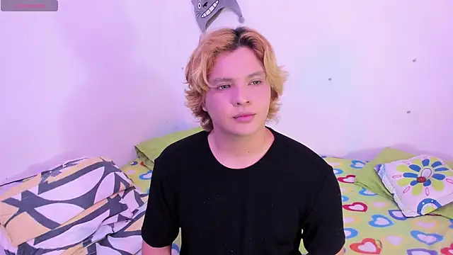 Snapshot of adam_angelssss chatting on September 13, 2:00 am adam angelssss online show from September 13, 2:00 am