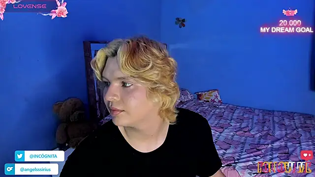 Snapshot of adam_angelssss chatting on October 24, 6:59 pm adam angelssss online show from October 24, 6:59 pm