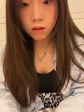 Snapshot of Minnie-66 chatting on March 17, 9:44 am Minnie-66 online show from March 17, 9:44 am