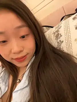Snapshot of Minnie-66 chatting on March 19, 12:01 pm Minnie-66 online show from March 19, 12:01 pm