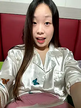 Snapshot of Minnie-66 chatting on October 13, 10:26 am Minnie-66 online show from October 13, 10:26 am