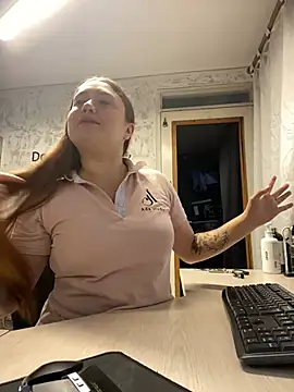 Snapshot of sophikinley chatting on March 5, 1:34 am sophikinley online show from March 5, 1:34 am