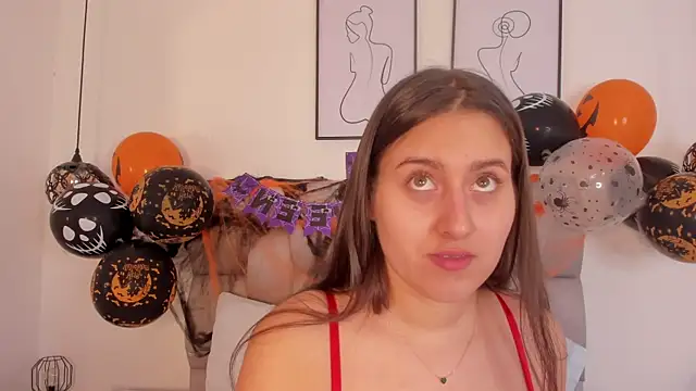 Hanna Evans   online show from October 28, 12:30 pm