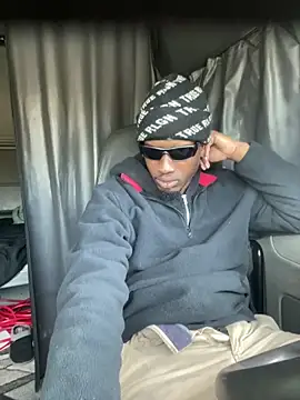 Sir-Tucker online show from November 20, 3:01 pm