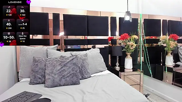 keylamillerr online show from October 20, 7:58 pm