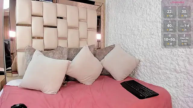 keylamillerr online show from October 28, 5:04 pm