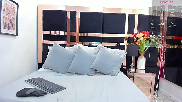 keylamillerr online show from November 1, 7:27 pm