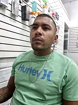 Snapshot of membro_destruidor chatting on March 18, 8:37 pm membro destruidor online show from March 18, 8:37 pm