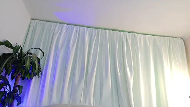 Snapshot of YuliethPetite chatting on July 17, 12:34 pm YuliethPetite online show from July 17, 12:34 pm