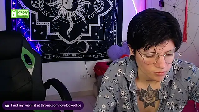 lovelockedlips online show from October 19, 7:58 pm