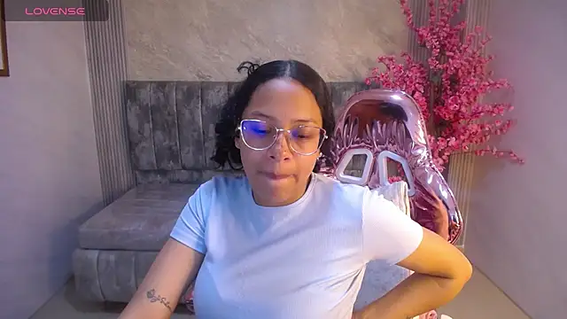 zhara rose s online show from October 3, 3:03 am