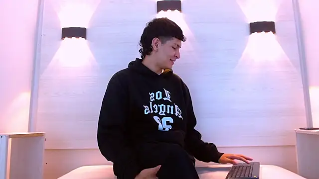 Jhojan twink online show from December 17, 12:55 pm