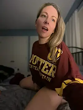 LittleMsMILF online show from March 6, 4:53 am