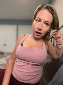 LittleMsMILF online show from March 31, 11:16 pm