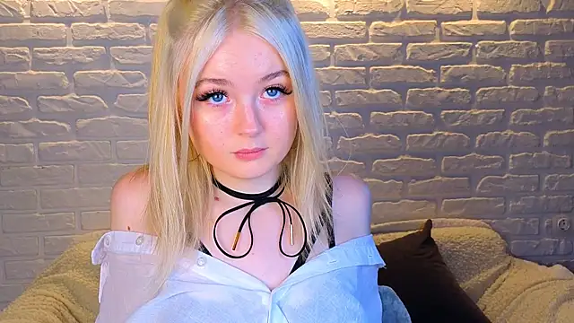 Snapshot of minigirl chatting on March 21, 10:17 am minigirl online show from March 21, 10:17 am