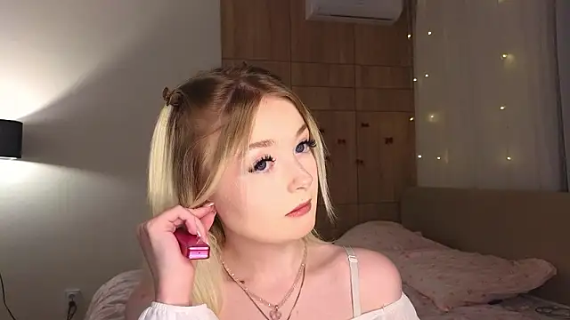 Snapshot of minigirl chatting on February 27, 4:29 pm minigirl online show from February 27, 4:29 pm