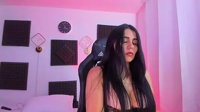 Snapshot of hannarusso chatting on December 1, 8:58 pm hannarusso online show from December 1, 8:58 pm