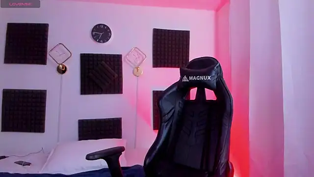 hannarusso online show from December 4, 11:46 pm