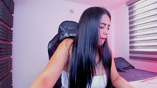 Snapshot of hannarusso chatting on February 5, 10:03 pm hannarusso online show from February 5, 10:03 pm