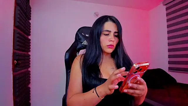 Snapshot of hannarusso chatting on February 6, 11:52 pm hannarusso online show from February 6, 11:52 pm