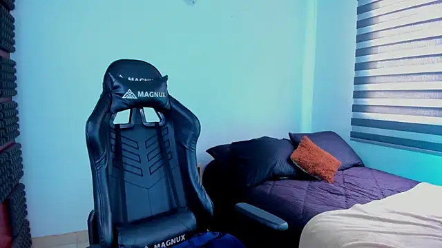 Snapshot of hannarusso chatting on March 3, 8:48 pm hannarusso online show from March 3, 8:48 pm