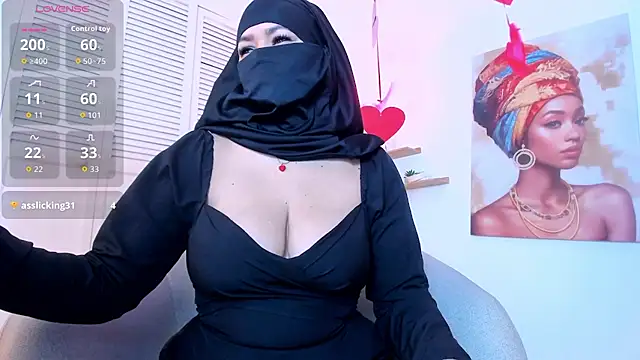 Snapshot of Layla_arabelle chatting on February 15, 7:32 pm Layla arabelle online show from February 15, 7:32 pm