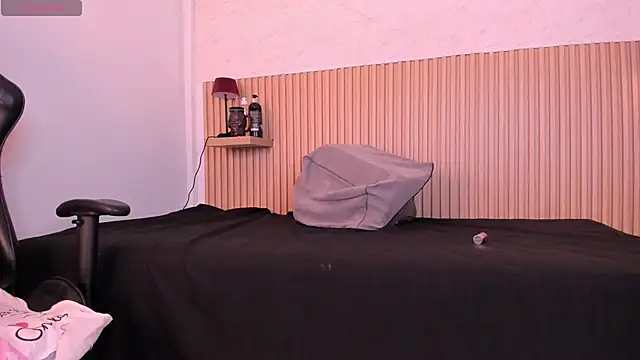Snapshot of Layla_arabelle chatting on July 1, 9:03 pm Layla arabelle online show from July 1, 9:03 pm