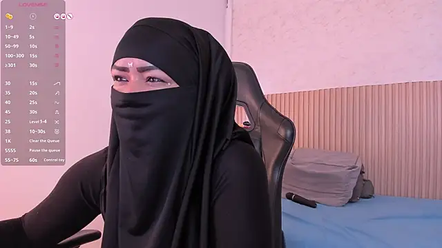 Snapshot of Layla_arabelle chatting on July 6, 8:22 pm Layla arabelle online show from July 6, 8:22 pm