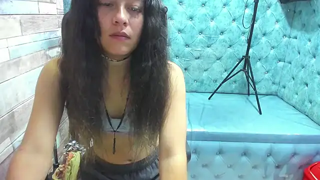 Snapshot of Lizeth_Garcia chatting on October 18, 12:06 pm Lizeth Garcia online show from October 18, 12:06 pm