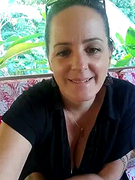 Snapshot of emiliemilf chatting on June 8, 8:09 pm emiliemilf online show from June 8, 8:09 pm