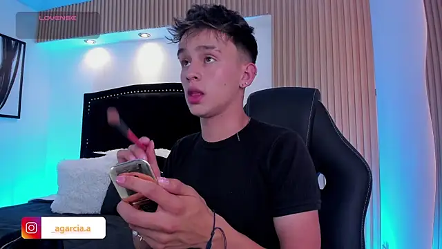 LiamWildx20 online show from June 10, 5:18 am