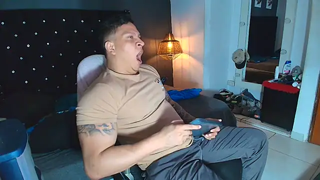 Snapshot of ethan_dalton_ chatting on December 15, 3:44 am ethan dalton online show from December 15, 3:44 am