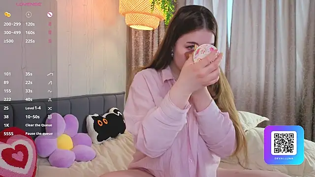 ConstanceHelms online show from April 12, 5:23 am