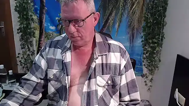 Snapshot of JamesBauer chatting on December 2, 4:40 am JamesBauer online show from December 2, 4:40 am