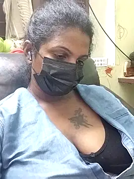 Snapshot of poojaa-rani chatting on November 1, 6:43 pm poojaa-rani online show from November 1, 6:43 pm