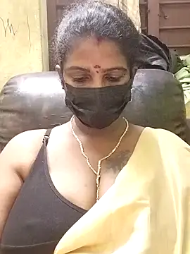 Snapshot of poojaa-rani chatting on November 6, 6:53 pm poojaa-rani online show from November 6, 6:53 pm