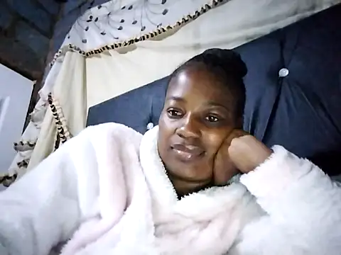 Snapshot of sexylira chatting on April 13, 10:48 pm sexylira online show from April 13, 10:48 pm