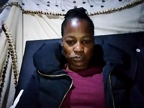 Snapshot of sexylira chatting on April 15, 6:04 pm sexylira online show from April 15, 6:04 pm