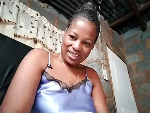 Snapshot of sexylira chatting on May 12, 8:33 am sexylira online show from May 12, 8:33 am