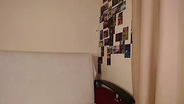 Snapshot of c0ralynx chatting on November 12, 10:09 pm c0ralynx online show from November 12, 10:09 pm