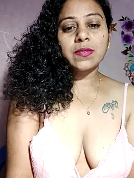 JENNIFERtamil online show from April 12, 7:52 pm