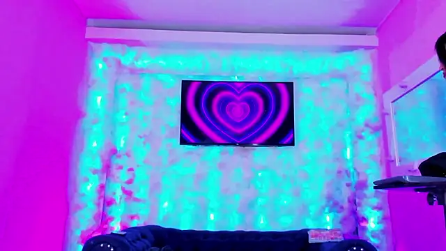 Snapshot of The_Hot_Ts_Dolls chatting on February 3, 2:53 am The Hot Ts Dolls online show from February 3, 2:53 am