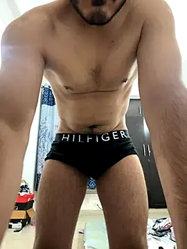 Snapshot of Guccilonda17 chatting on November 29, 6:44 pm Guccilonda17 online show from November 29, 6:44 pm