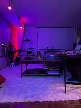 VicS119717 online show from April 18, 4:27 am