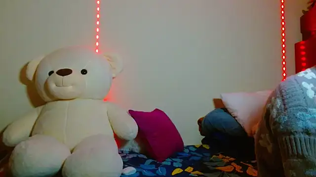 Snapshot of meganxox25 chatting on October 29, 2:03 am meganxox25 online show from October 29, 2:03 am