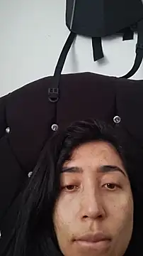 Elowyn online show from November 18, 1:04 pm