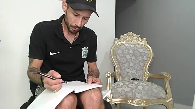 Snapshot of bigdick_monster1 chatting on March 13, 11:00 pm bigdick monster1 online show from March 13, 11:00 pm