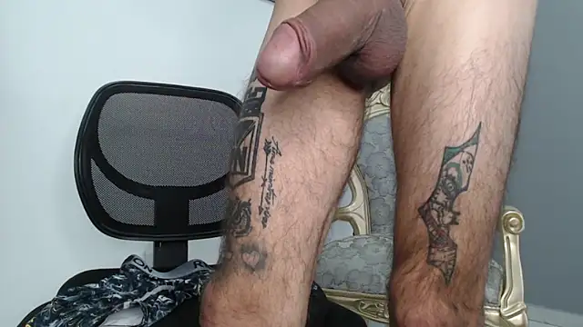 Snapshot of bigdick_monster1 chatting on April 2, 1:42 pm bigdick monster1 online show from April 2, 1:42 pm