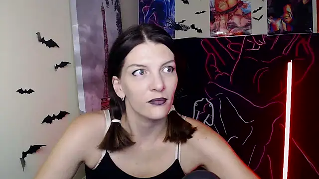 Snapshot of VanessaRey_ chatting on October 28, 8:07 am VanessaRey online show from October 28, 8:07 am